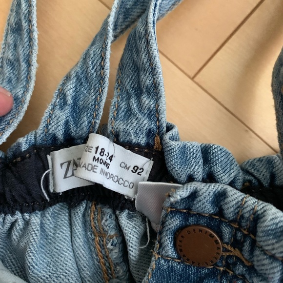 Zara - jeans with suspenders -12M - Picture 2 of 3